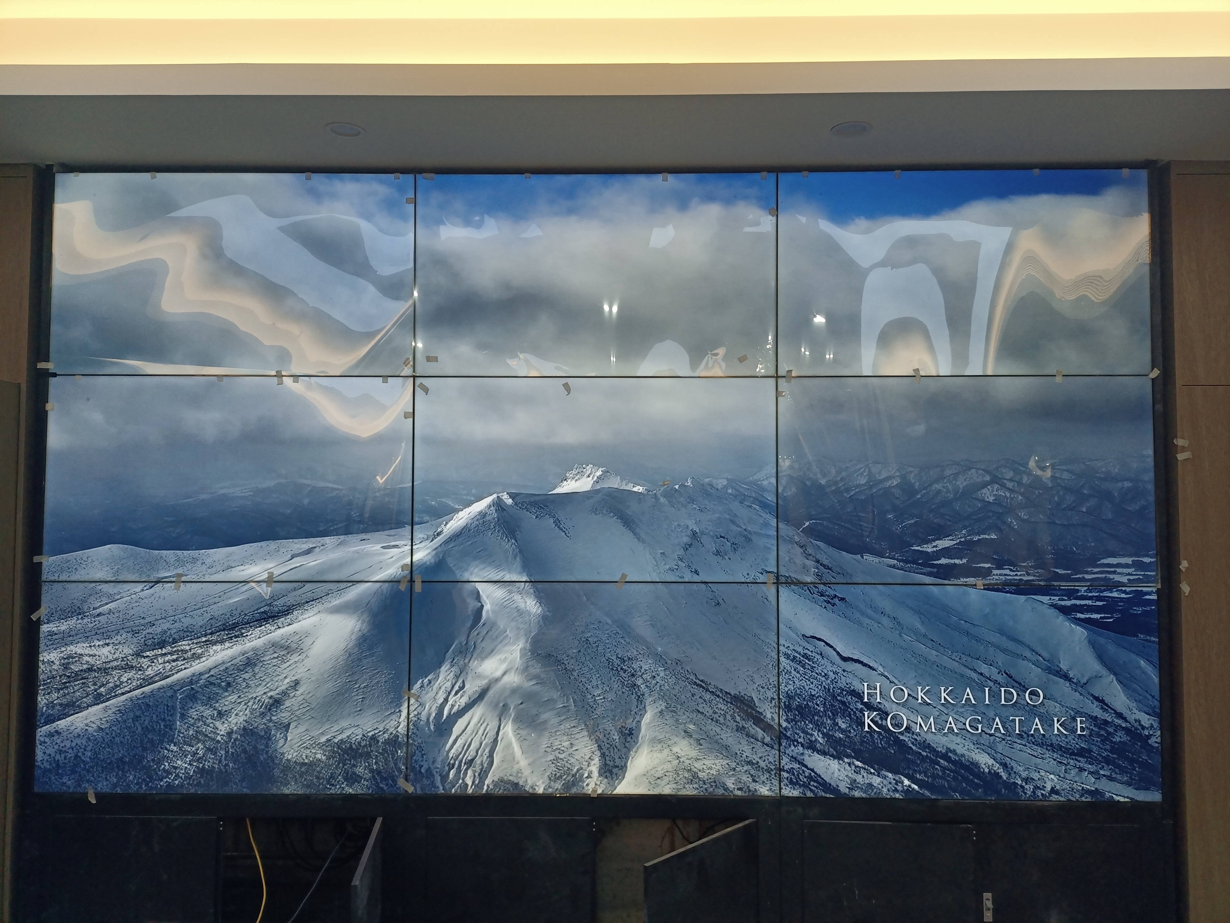  “LED廣告機(jī)裝在門店左手邊還是右手邊？消費(fèi)者動(dòng)線黃金位選取法”